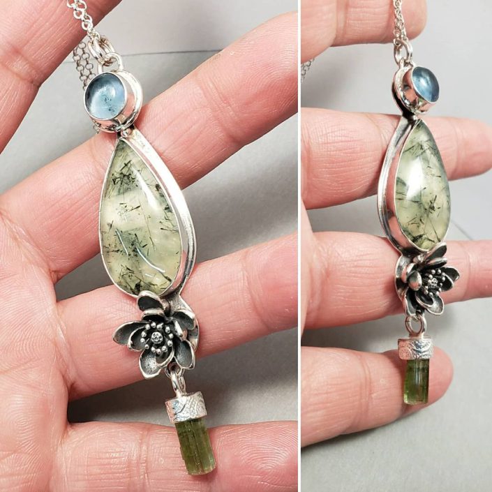 Collar de plata con prehnita, apatita y barra de turmalina verde