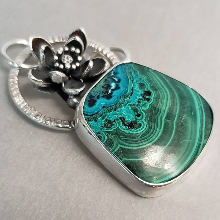 Medallón de plata con malaquita- crisocola